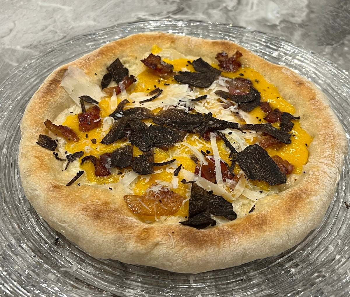 pizza-alla-carbonara-con-tartufo-nero-pregiato-–-tartufi-italia