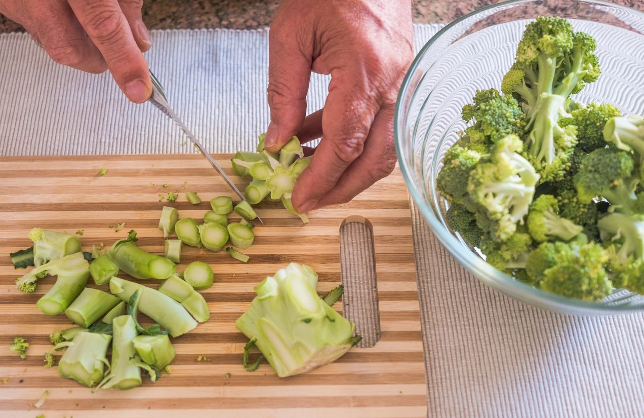 tutti-i-metodi-per-riutilizzare-gli-scarti-dei-broccoli