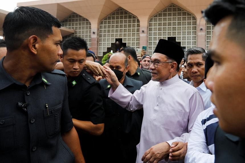 pm-anwar-pleads-for-support-from-malaysia's-powerful-civil-service