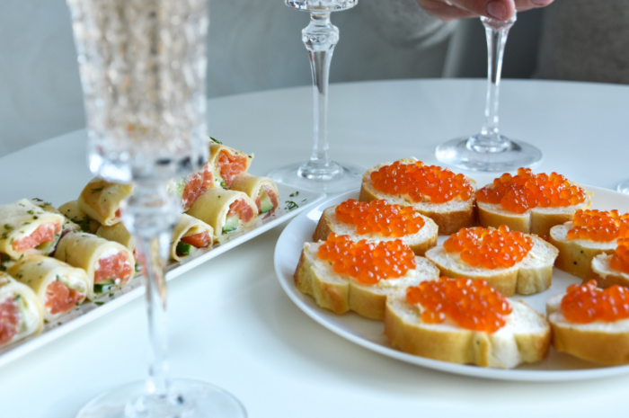 how-to-serve-caviar-canapes