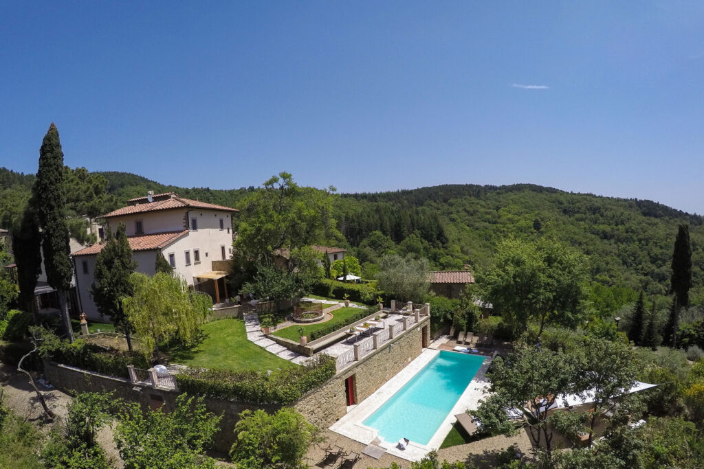 villa-albizi:-an-enchanting-tuscan-mansion-in-italy’s-rolling-hills