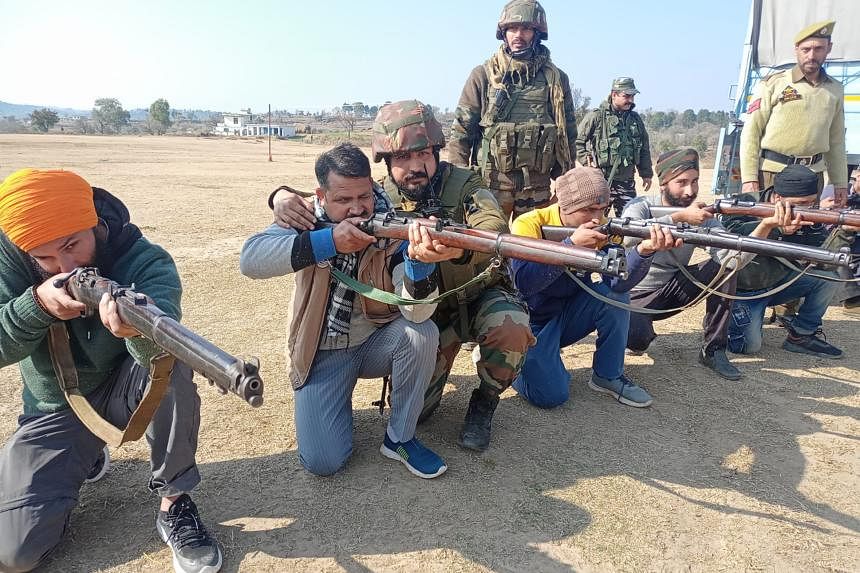 india-arms-civilians-in-jammu-to-fight-terrorists