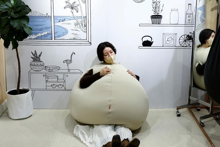 chill-out-anywhere-with-japan’s-‘wearable-beanbag’