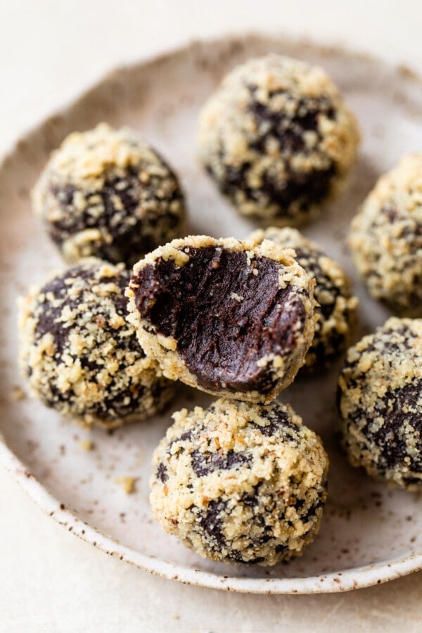 chocolate-brownie-date-balls