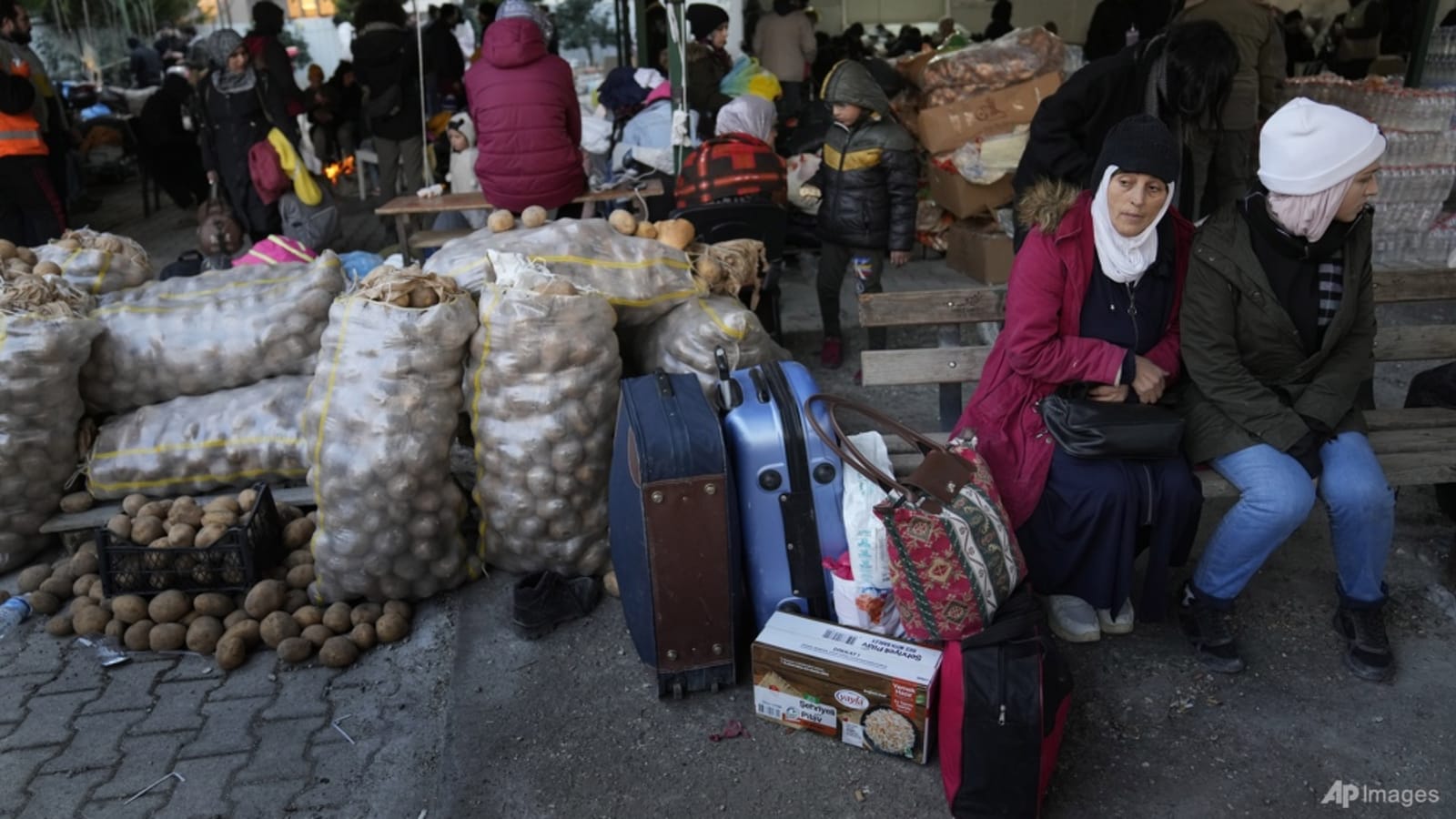 stay-or-go:-turkish-quake-leaves-few-options-for-survivors