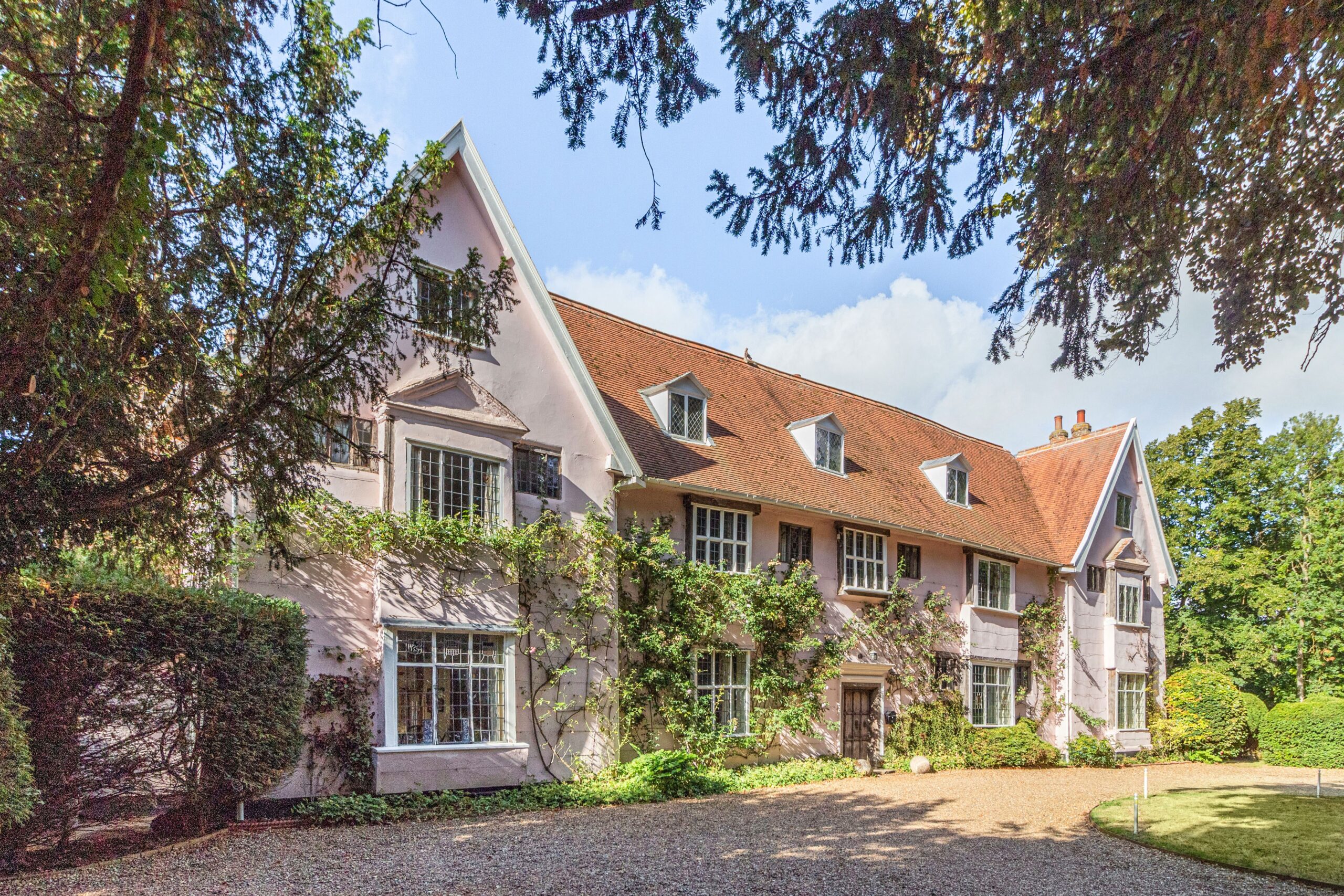 inside-the-spectacular-blo’norton-hall,-haunt-of-virginia-woolf-and-prince-frederick-duleep-singh-–-which-could-be-yours-for-2.6-million