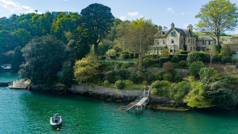 this-historic-$8.7-million-riverfront-estate-on-the-english-coast-comes-with-its-own-mooring
