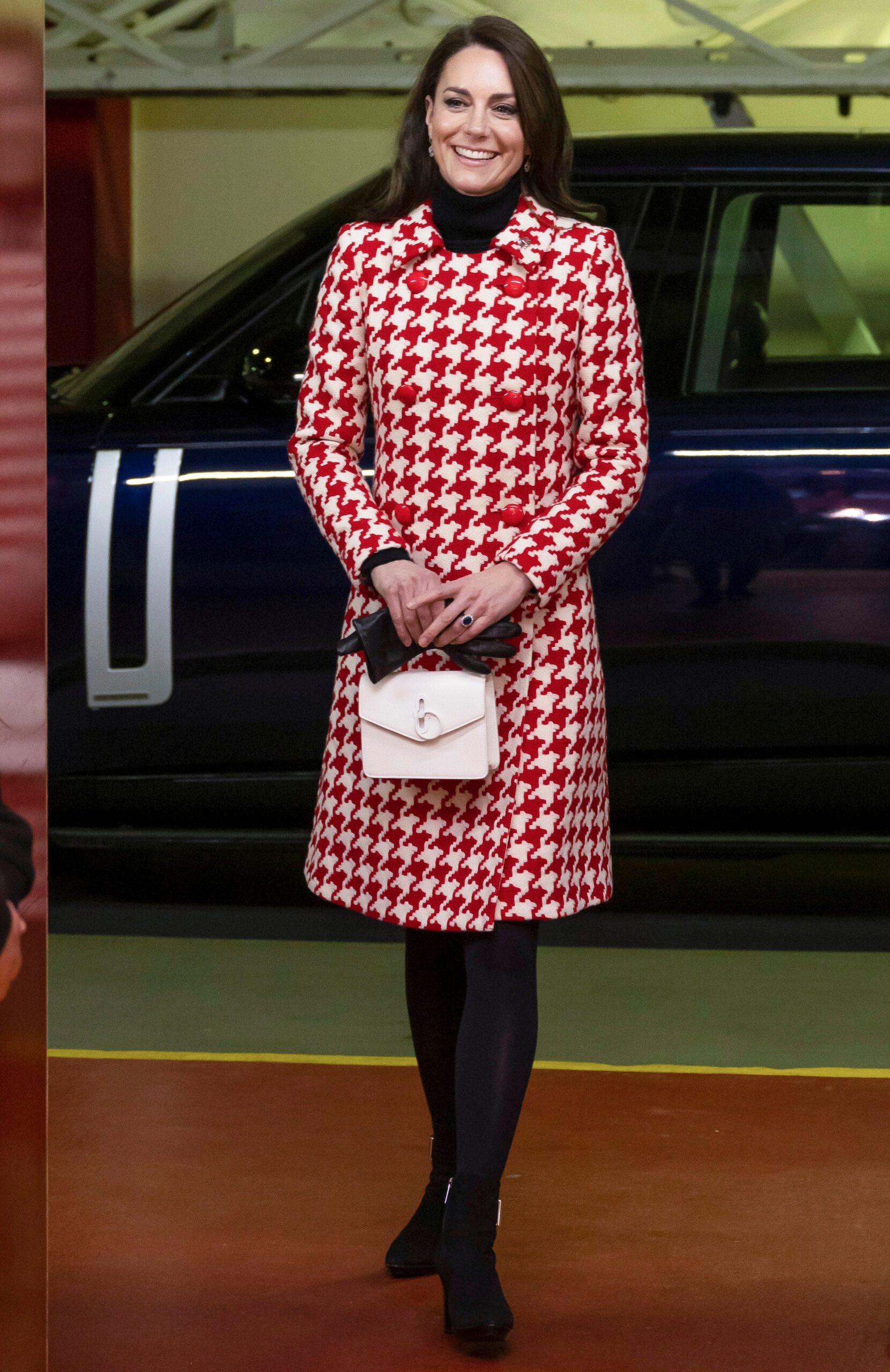 kate-middleton-channels-princess-diana’s-iconic-moschino-look-in-a-favourite-catherine-walker-coat-for-six-nations-match