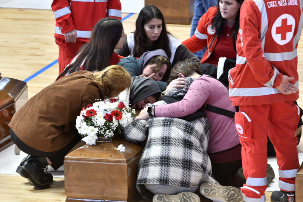 naufragio-di-cutro.-fino-a-47-persone-ancora-disperse