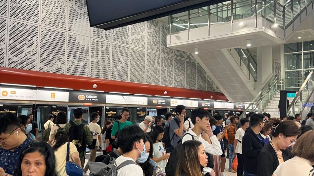 train-fault-causes-peak-hour-delay-on-thomson-east-coast-mrt-line