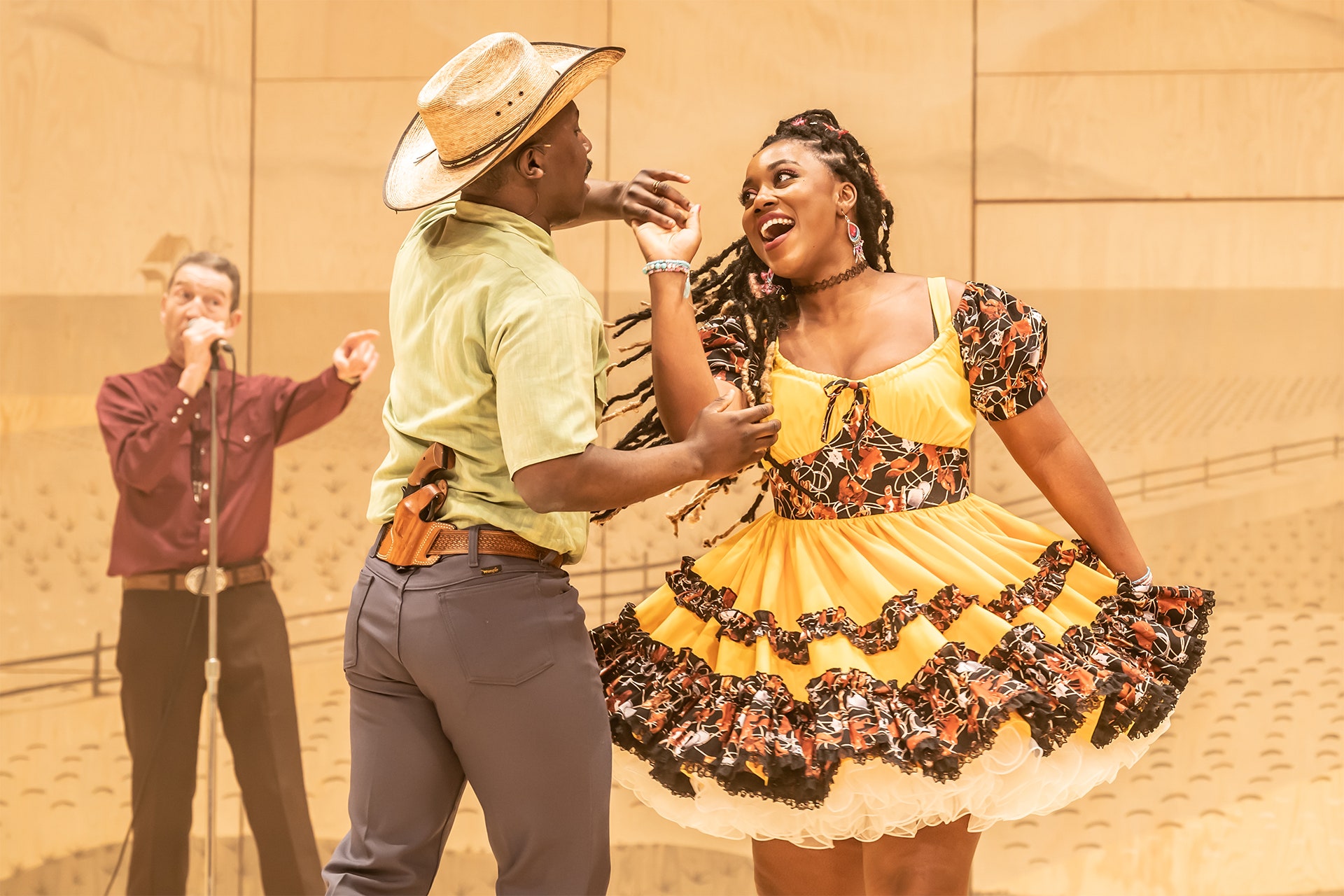 daniel-fish’s-oklahoma!-is-a-heart-pounding,-compelling-revival