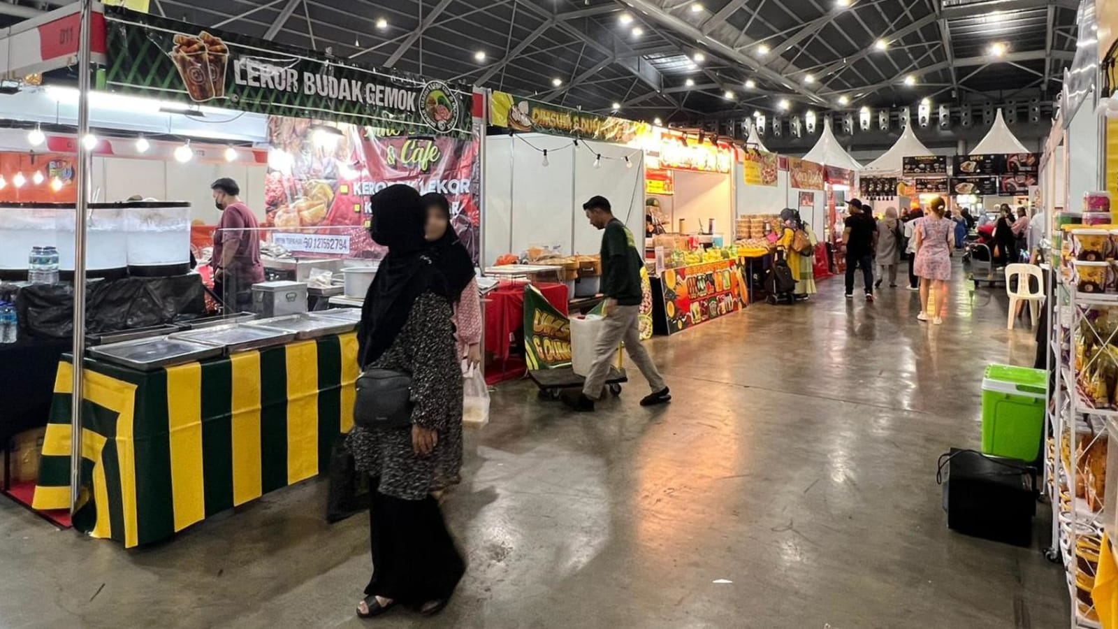 24-food-stalls-at-hari-raya-mega-sale-2023-fair-suspended-for-operating-without-a-licence